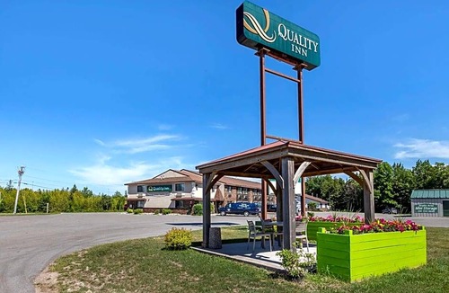 St Ignace Hotel | 2-Star Hotel ∙ Quality Inn Saint Ignace