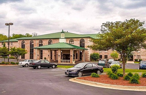 Forest Park Hotel | 2-Star Hotel ∙ Quality Inn & Suites Cincinnati I-275