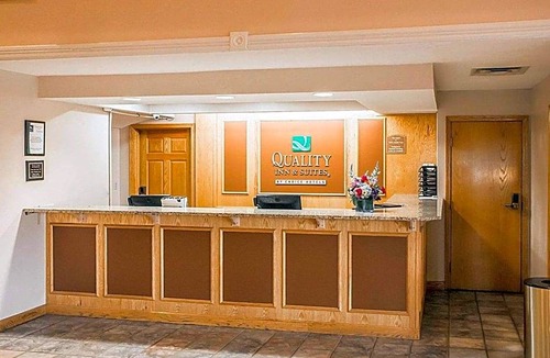 Forest Park Hotel | 2-Star Hotel ∙ Quality Inn & Suites Cincinnati I-275