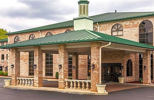 Forest Park Hotel | 2-Star Hotel ∙ Quality Inn & Suites Cincinnati I-275