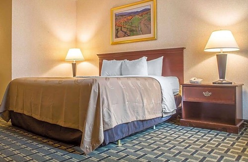 Batavia Hotel | 2-Star Hotel ∙ Quality Inn & Suites Palm Island Indoor Waterpark