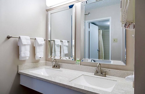 Danville Hotel | 2-Star Hotel ∙ Quality Inn & Suites