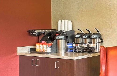 Southborough Hotel | 2-Star Hotel ∙ Red Roof Inn Boston - Southborough/Worcester