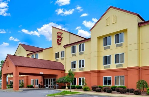 Clyde Hotel | 2-Star Hotel ∙ Red Roof Inn Clyde