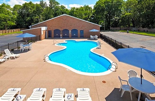 Bardstown Hotel | 2-Star Hotel ∙ SureStay Hotel by Best Western Bardstown General Nelson