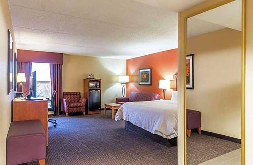 Norton Shores Hotel | 2-Star Hotel ∙ Hampton Inn Muskegon