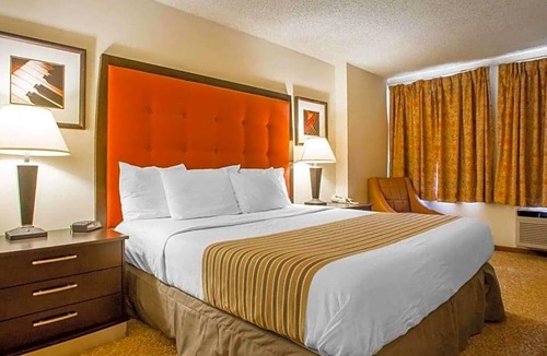 Stevens Point Hotel | 2-Star Hotel ∙ Econo Lodge Inn & Suites Stevens Point