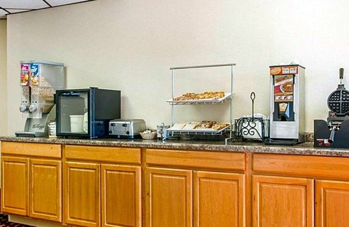 Stevens Point Hotel | 2-Star Hotel ∙ Econo Lodge Inn & Suites Stevens Point