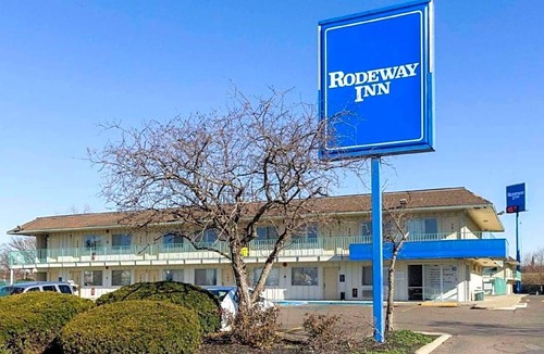 Summit Station Hotel | 2-Star Hotel ∙ Rodeway Inn Columbus