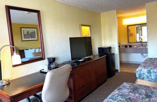 Logan Hotel | 2 Units | Logan Stay | Hocking Hills Trail Base | Waterfall & Cave Exploration