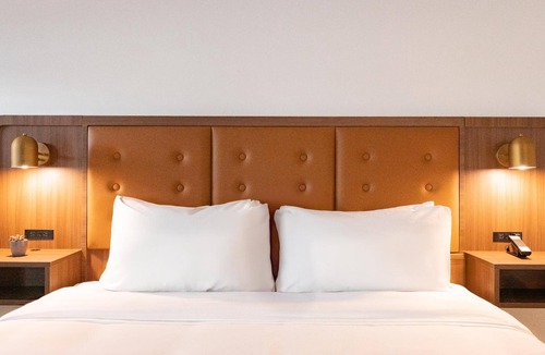 Talbot's Corner Hotel | 2 Welcoming East Nashville Rooms near Ryman Auditorium | Pool Access!