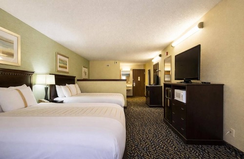 Devils Lake Hotel | 2 Welcoming Rooms Near Historic Fort Totten | Pet Friendly, Free Parking, Pool