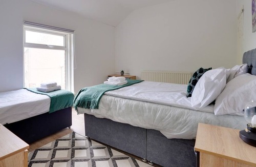 Newbottle House | 🌟 20% Off - Furnished 3 Bed/Wi-Fi/Free parking/6 Guest's 🌟