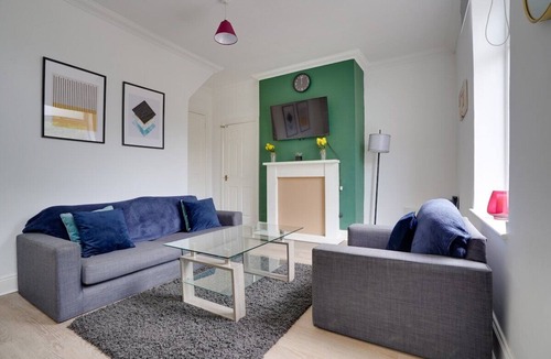 Newbottle House | 20%Off- Furnished House/6 Guests