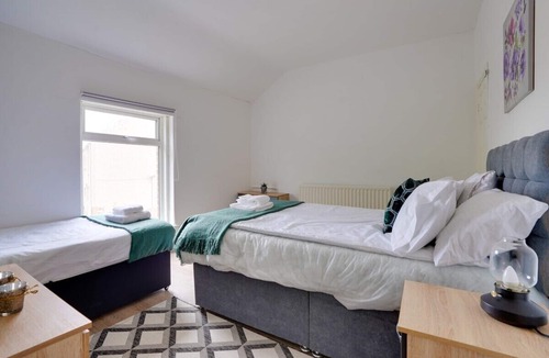 Newbottle House | 20%Off -Furnished House/Wi-Fi/Free parking/6 Guest