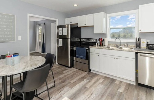 Middletown House | 2407 Oxford State · 2407 Oxford State Road
