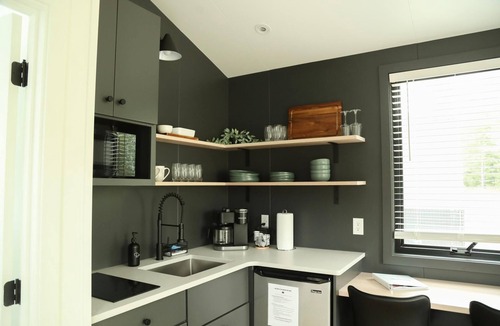 Milroy Cabin | 26 Modern Tiny Home w/Hot Tub! - Modern Tiny Home w/Hot Tub!