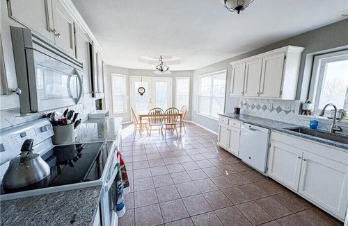 Johnson County House | 28 Acre Country Escape. Perfect MO State Fair or visiting WAFB!