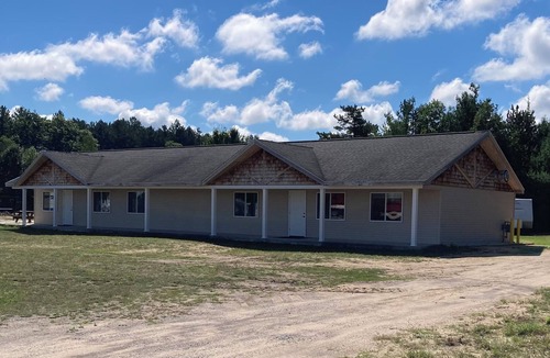Interlochen RV Rental | 29 ft travel trailer on private campground sleeps 7 in Interlochen