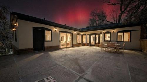 Ogden Apartment | 2B2b loft in mountains secluded patio vintage