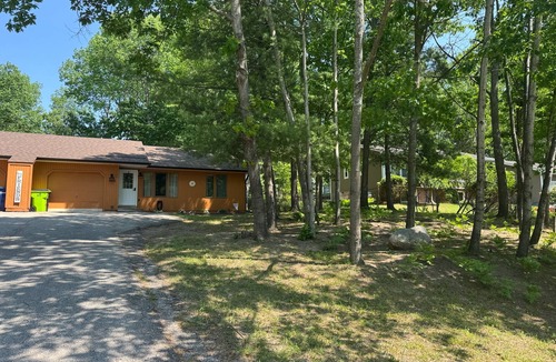 Acme Condo | 2BD Condo 5min to Flintfields Horse Show, VASA Trail, East Bay, Golf & Casino