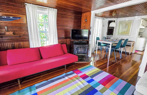 Wellfleet Cottage | 2BD Cottage-A/C, Screen Porch, Outdoor Shower & KAYAKS, Less than 500 ft to Wellfleet Harbor Beach