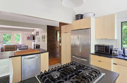 Truro House | 2BD House w/1BD Cottage & Separate Stand-Alone Office-A/C, Deck, Outdoor Shower, Bike to Corn Hill Beach