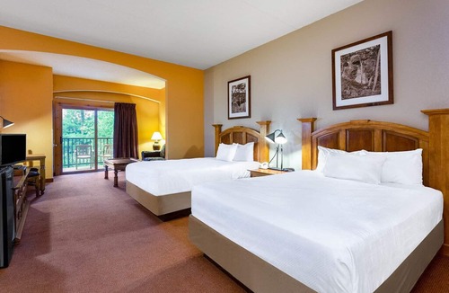 Wisconsin Dells Resort | 2BED/1BATH Queen Jr Suite with a View & WATER PARK PASSES Included