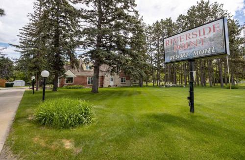 Park Rapids House | 2BR 1BA Cabin #8 at Riverside Point Resort