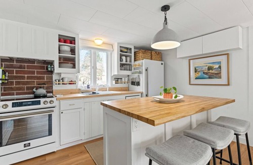 Yarmouth House | 2BR/1BA Yarmouth Village Cottage, Pet-Friendly