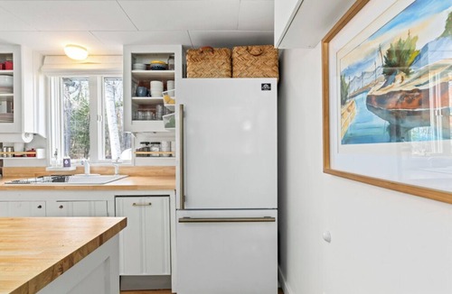 Yarmouth House | 2BR/1BA Yarmouth Village Cottage, Pet-Friendly