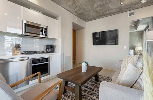 Connaught Condo | 2BR 2BA Rustic Japandi Inspired Design Theme - 6 Guests & POOL!