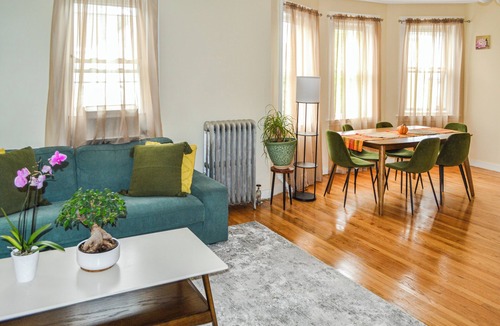 Swampscott Apartment | 2BR Coastal Retreat + EV: 30m Boston, 15m Salem, 5m Beach