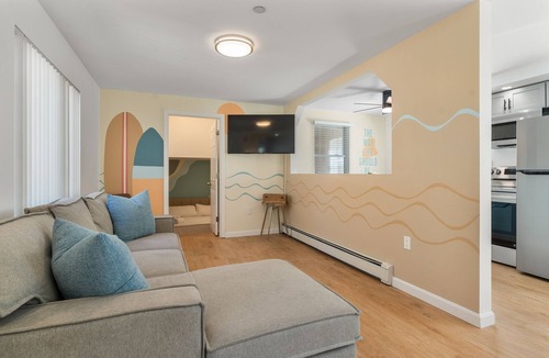 Ocean Park Apartment | 2BR Cozy Retreat, Near Beach, Parking