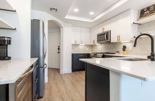 Desert Paradise Estates Apartment | 2BR CozySuites at Kierland Commons with pool #05