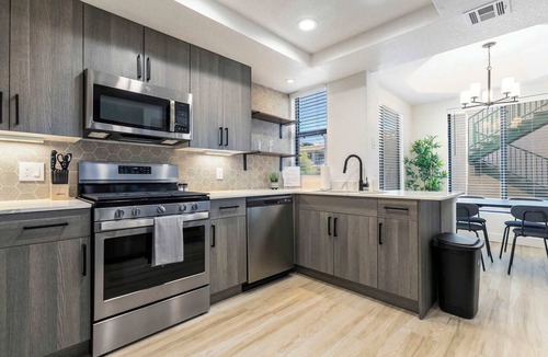 Desert Paradise Estates Apartment | 2BR CozySuites at Kierland Commons with pool #06