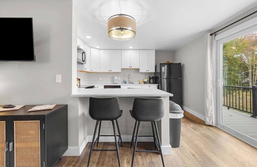 Seal Harbor Apartment | 2BR + Deck 0.5mi to Park Entrance! [Carriage Loft]