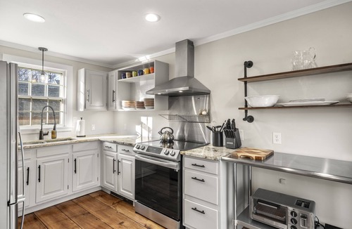 Rockport Cottage | 2BR Home Minutes to Downtown Rockport+Beach!