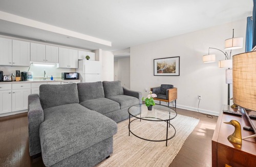 Theatre District Apartment | 2BR in Downtown Boston alw1