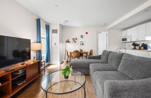 Theatre District Apartment | 2BR in Downtown Boston alw1