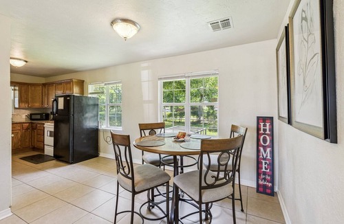Central Oklahoma City Apartment | 2BR near the Zoo & Science Museum — set up for nurses and family stays #TA