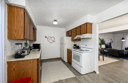 Northwest Akron Apartment | 2BR Walk to Univ. Hospital/Garage/Long Stays