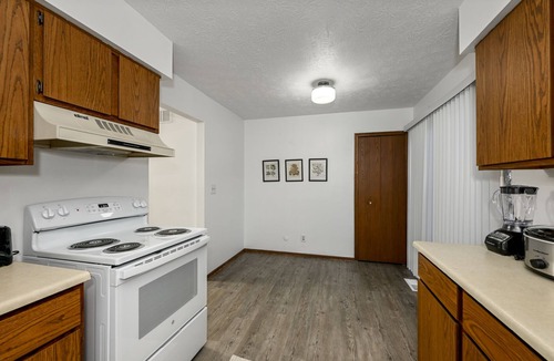 Northwest Akron Apartment | 2BR Walk to Univ. Hospital/Garage/Long Stays