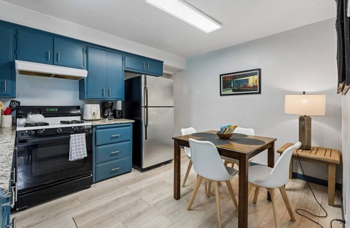 Central Oklahoma City Apartment | 2BR with a desk near Integris — built for travel nurses and monthly stays.