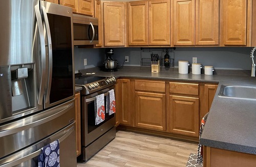 Town Hill House | 2nd Floor Apartment *MONTHLY RENTAL with no cleaning fees*