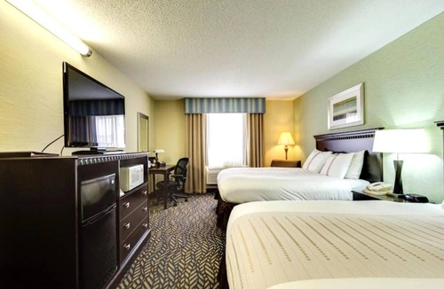 Devils Lake Hotel | 3 Accommodations Perfect for Big Family near Roosevelt Park | Free Parking!