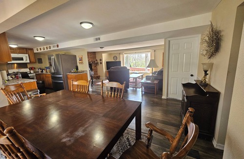 Mauston House | 3 BdrHomew/HotTub+FREE Firewood,sleeps10in Mauston,closeto WI Dells/Attractions