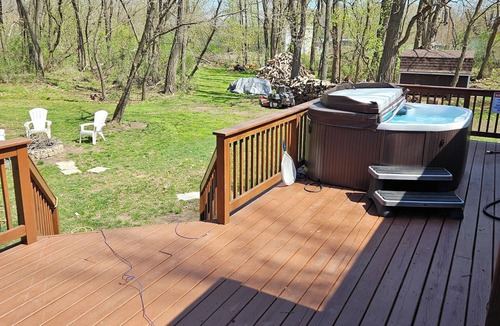 Mauston House | 3 BdrHomew/HotTub+FREE Firewood,sleeps10in Mauston,closeto WI Dells/Attractions