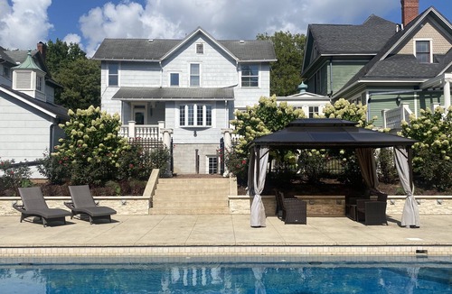 Athens House | 3 bdrm home, walking distance to OU & Court St. Pool, balcony, wi-fi, & parking