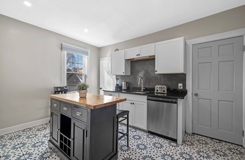 Roslindale House | 3 bed 2 bath Boston Condo
